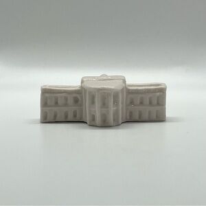 Wade Whimsies Red Rose Tea American Heritage Series
White House Figurine